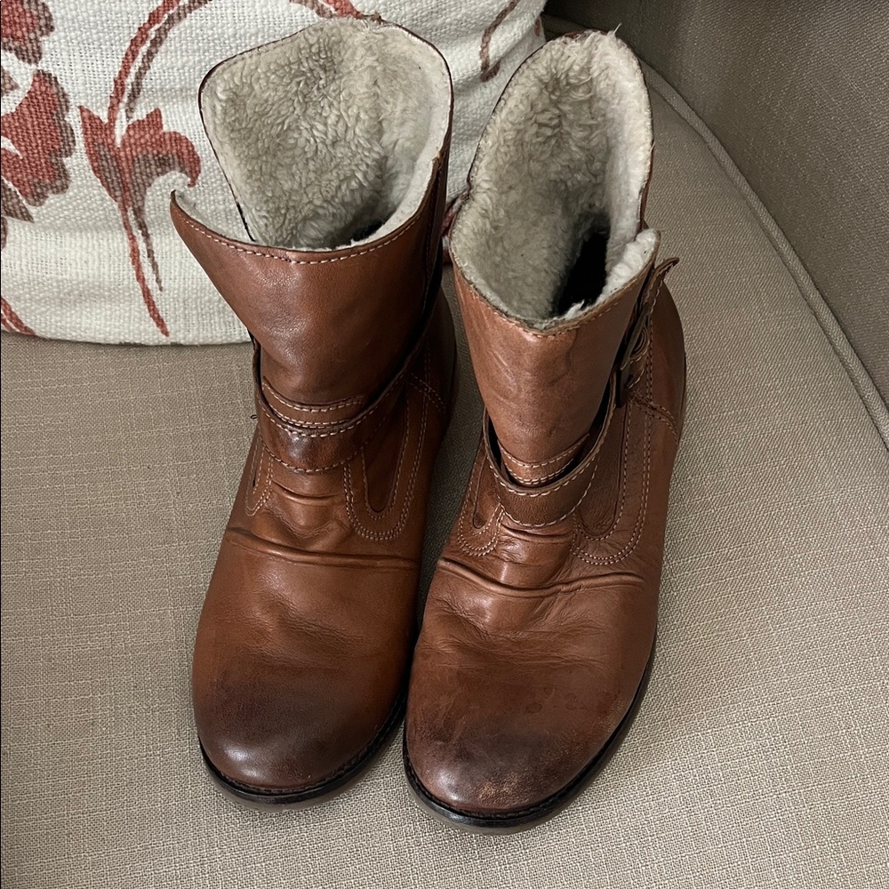 Aldo Brown Leather Shearling-Lined Ankle Booties